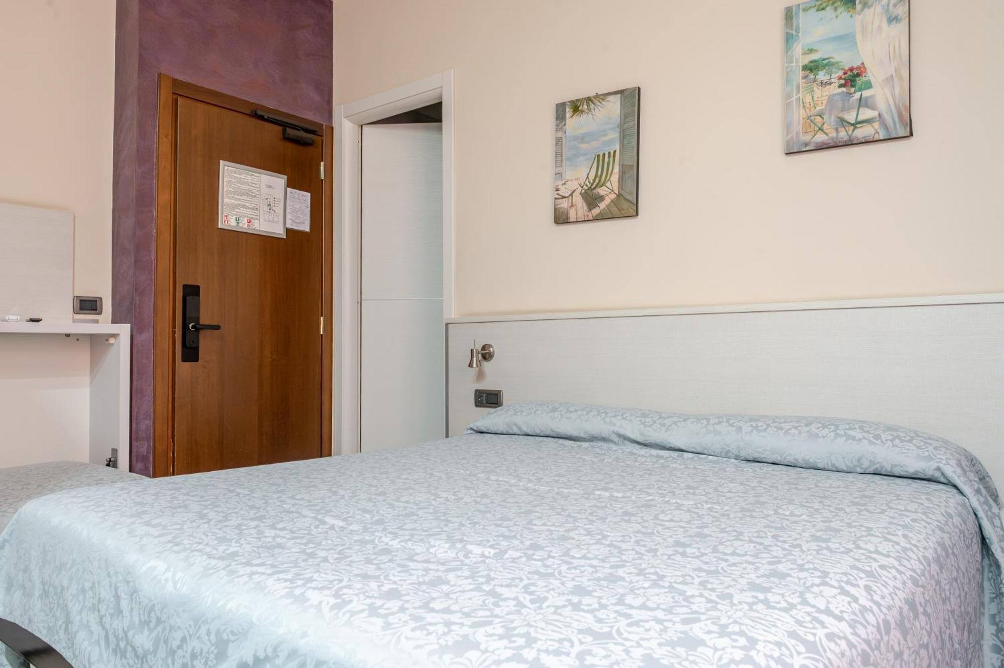 Hotel Posta - 3 Stars - Comfortable Stay In Ventimiglia Eksteriør bilde